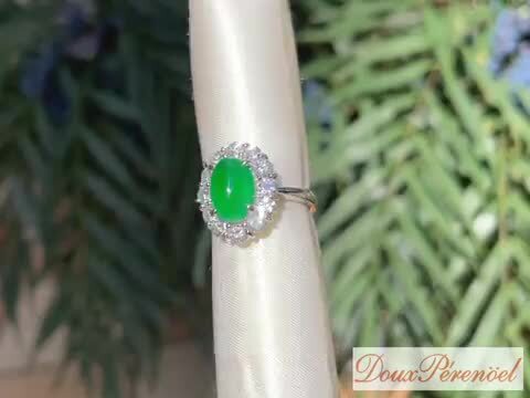 翡翠オーバルシルバーリング　 専用ケース、宝石鑑別書付き 翡翠オーバルシルバーリング 専用ケース、宝石鑑別書付き